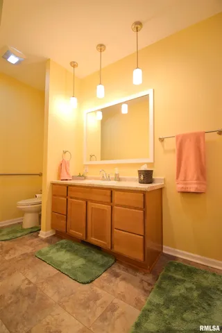 $349,000 | 18562 East Hill Street, Mount Vernon, IL 62864