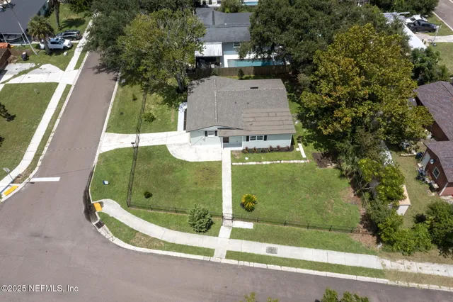a view of a park with sitting area