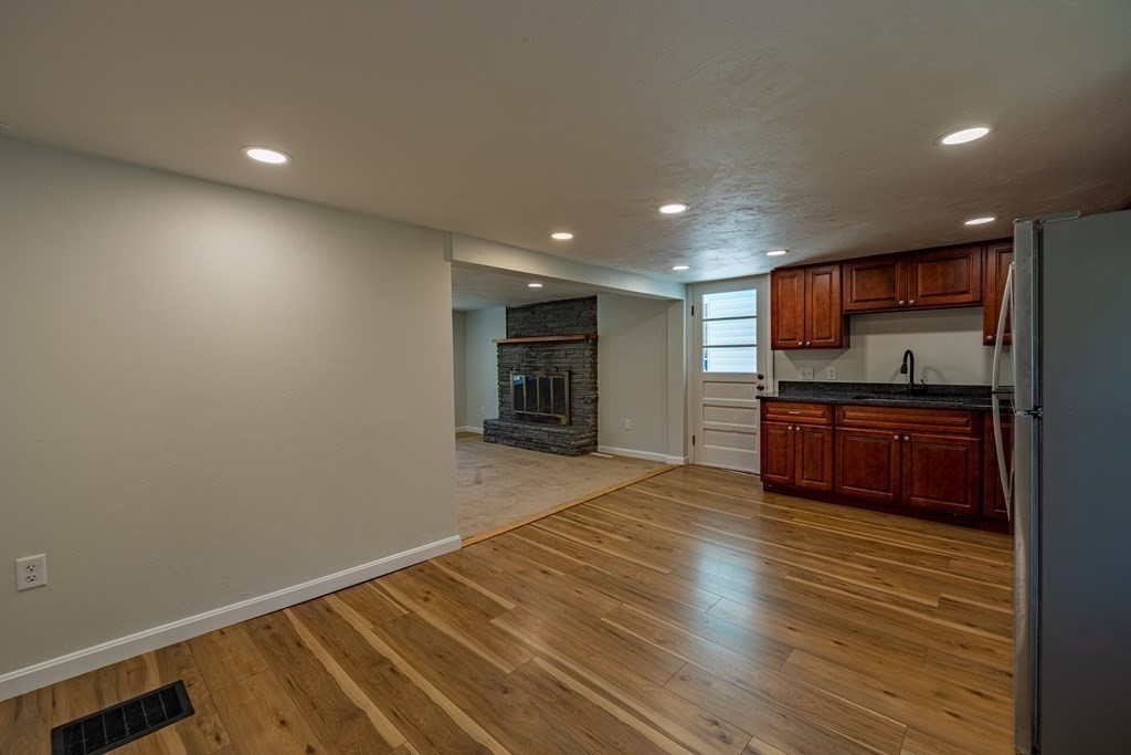 468 Podunk Road East Brookfield, MA 01515 - Photo 4 of 31