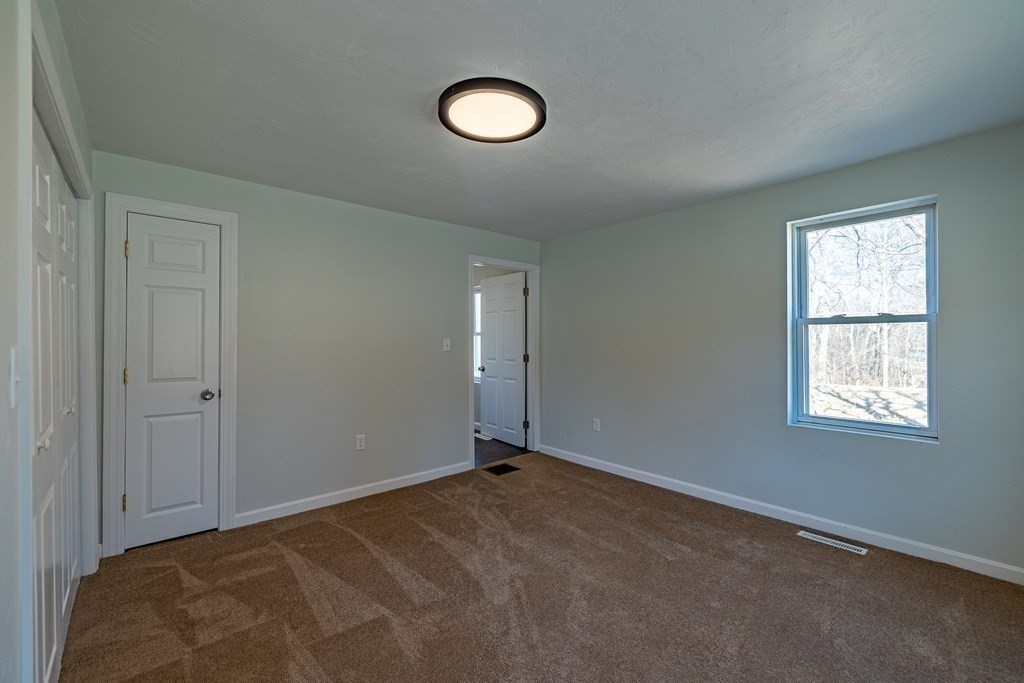 468 Podunk Road East Brookfield, MA 01515 - Photo 9 of 31