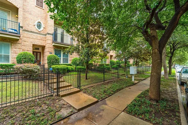 $4,250 | 4230 Holland Avenue, Dallas, TX 75219