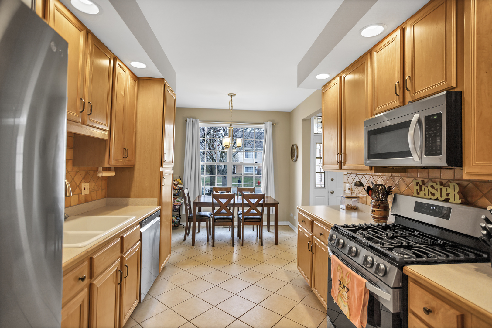 848 Pheasant Trail St. Charles, IL 60174 - Photo 11 of 30 a kitchen with stove and cabinets