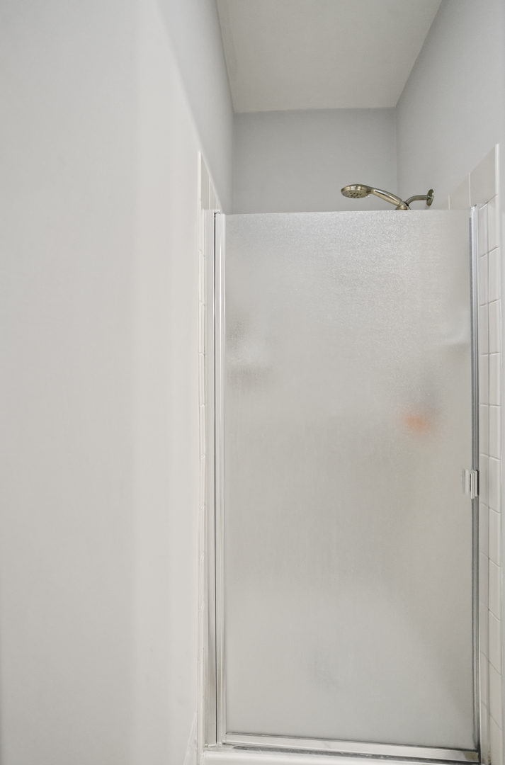 848 Pheasant Trail St. Charles, IL 60174 - Photo 19 of 30 a view of bathroom