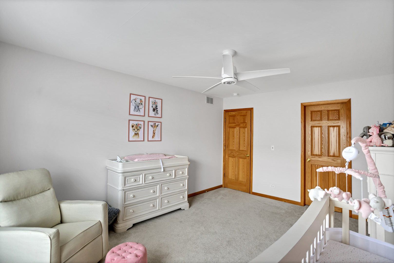 848 Pheasant Trail St. Charles, IL 60174 - Photo 25 of 30 a living room with furniture