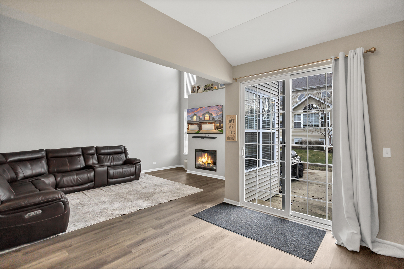848 Pheasant Trail St. Charles, IL 60174 - Photo 6 of 30 a living room with furniture and a window