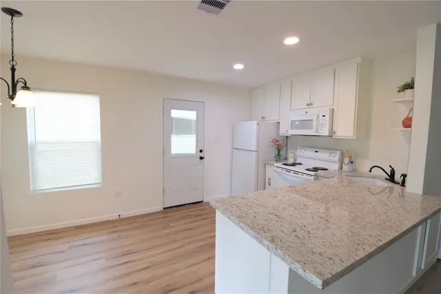 $1,350 | 5422 Pine Avenue, Pasadena, TX 77503