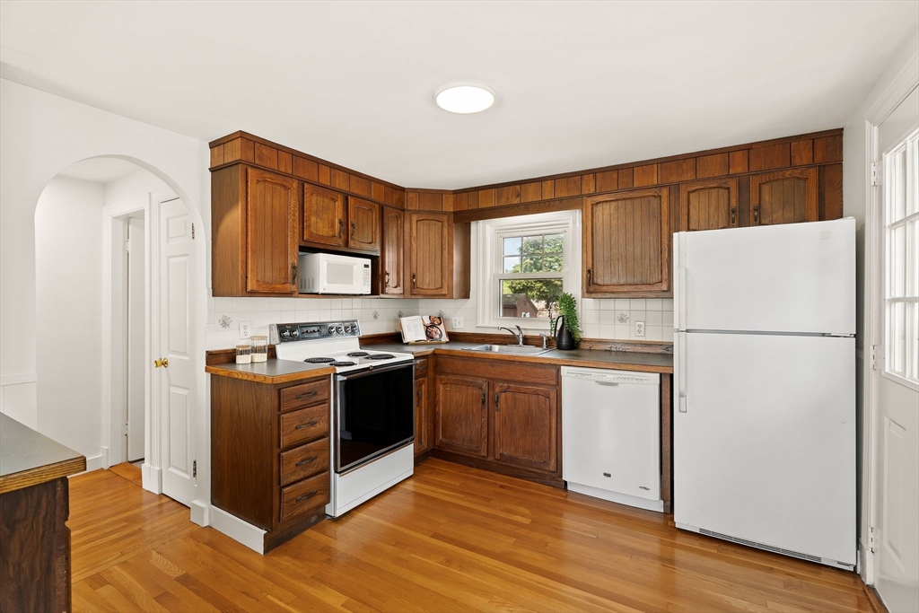 53 Roberts Road Medford, MA 02155 - Photo 11 of 41