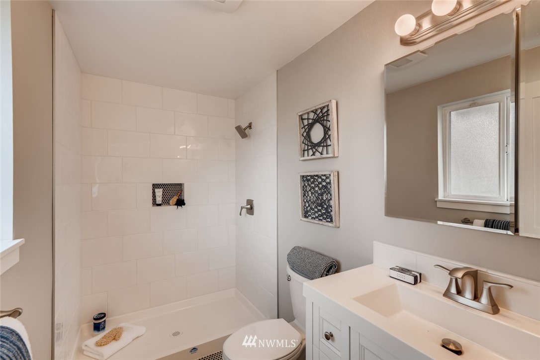 3607 Northeast 9th Street Renton, WA 98056 - Photo 15 of 31