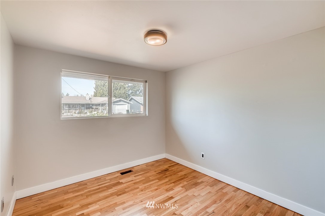 3607 Northeast 9th Street Renton, WA 98056 - Photo 19 of 31