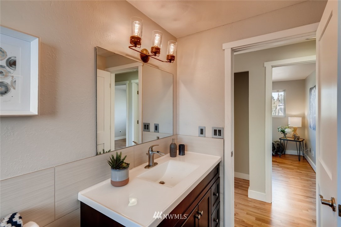 3607 Northeast 9th Street Renton, WA 98056 - Photo 20 of 31