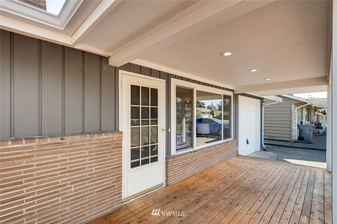 3607 Northeast 9th Street Renton, WA 98056 - Photo 3 of 31