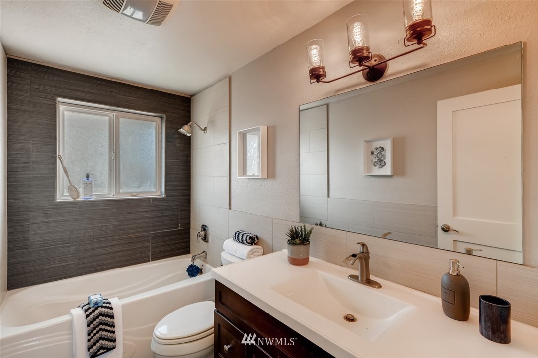 3607 Northeast 9th Street Renton, WA 98056 - Photo 21 of 31