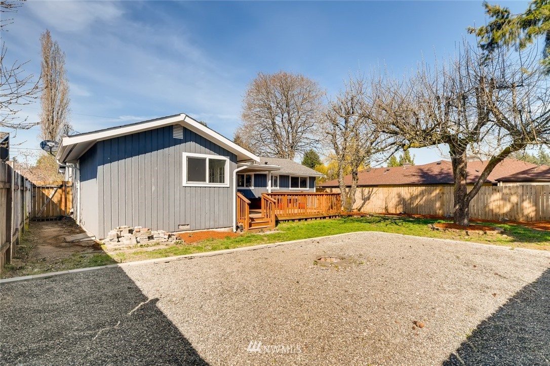 3607 Northeast 9th Street Renton, WA 98056 - Photo 26 of 31