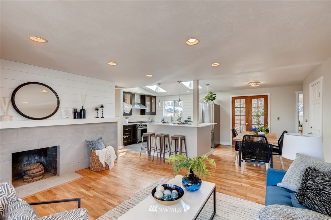 3607 Northeast 9th Street Renton, WA 98056 - Photo 4 of 31