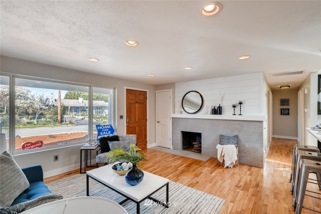 3607 Northeast 9th Street Renton, WA 98056 - Photo 6 of 31