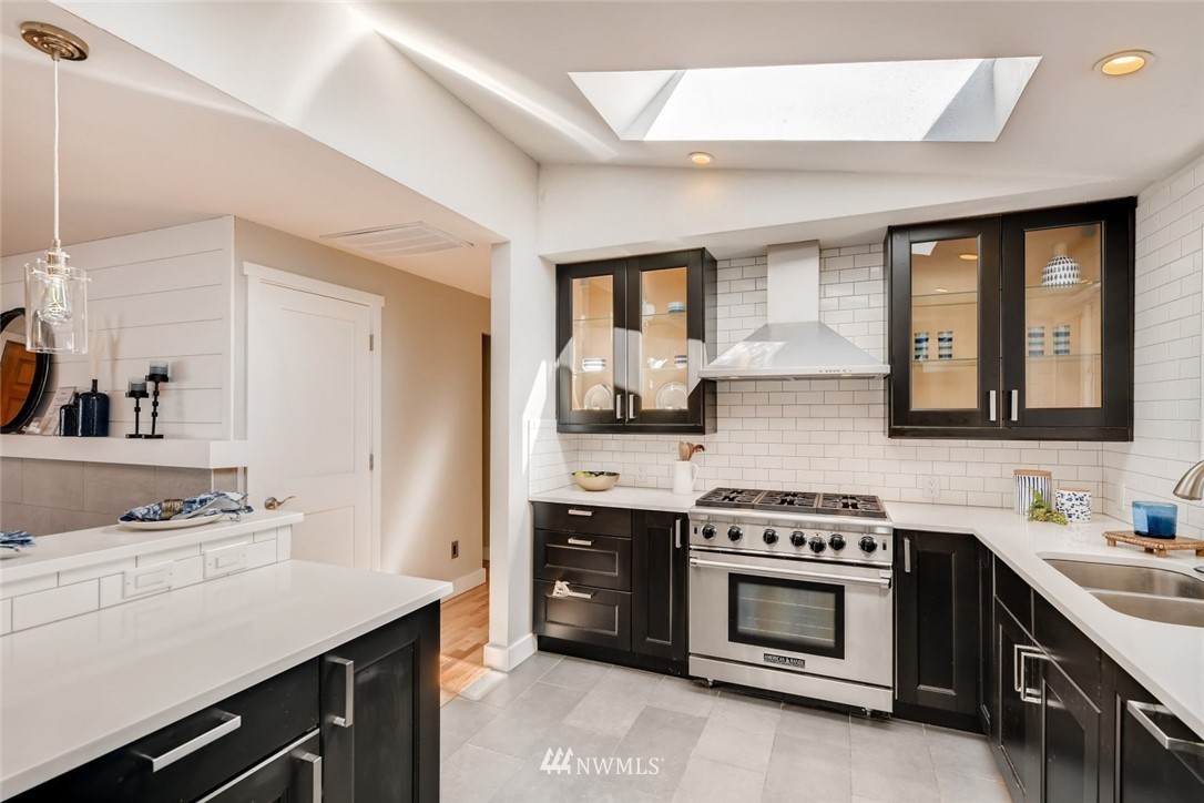 3607 Northeast 9th Street Renton, WA 98056 - Photo 8 of 31