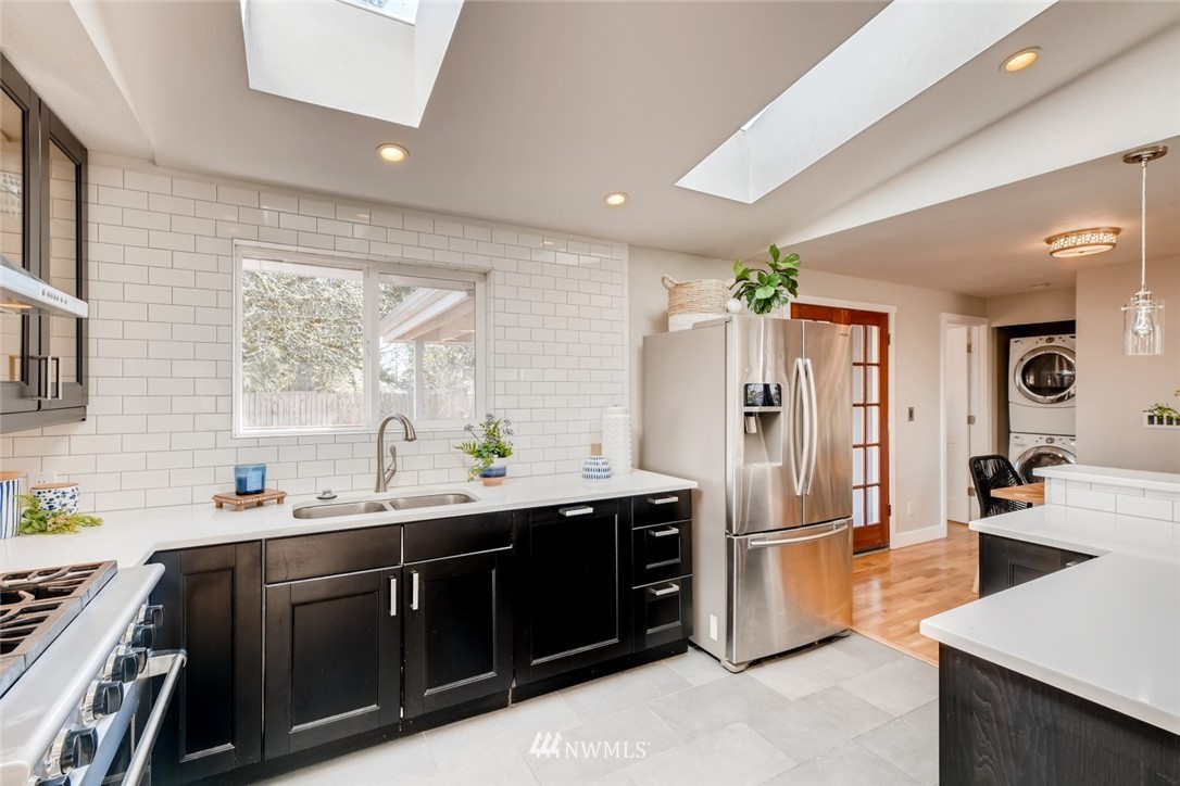 3607 Northeast 9th Street Renton, WA 98056 - Photo 9 of 31