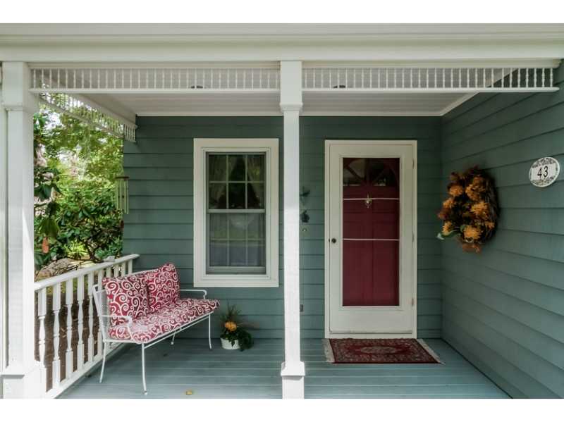 43 Champlin Road North Kingstown, RI 02874 - Photo 3 of 24 Entry.