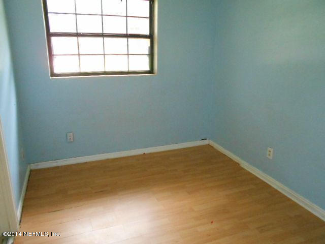2916 Kent Road Jacksonville, FL 32216 - Photo 9 of 15 an empty room with a window