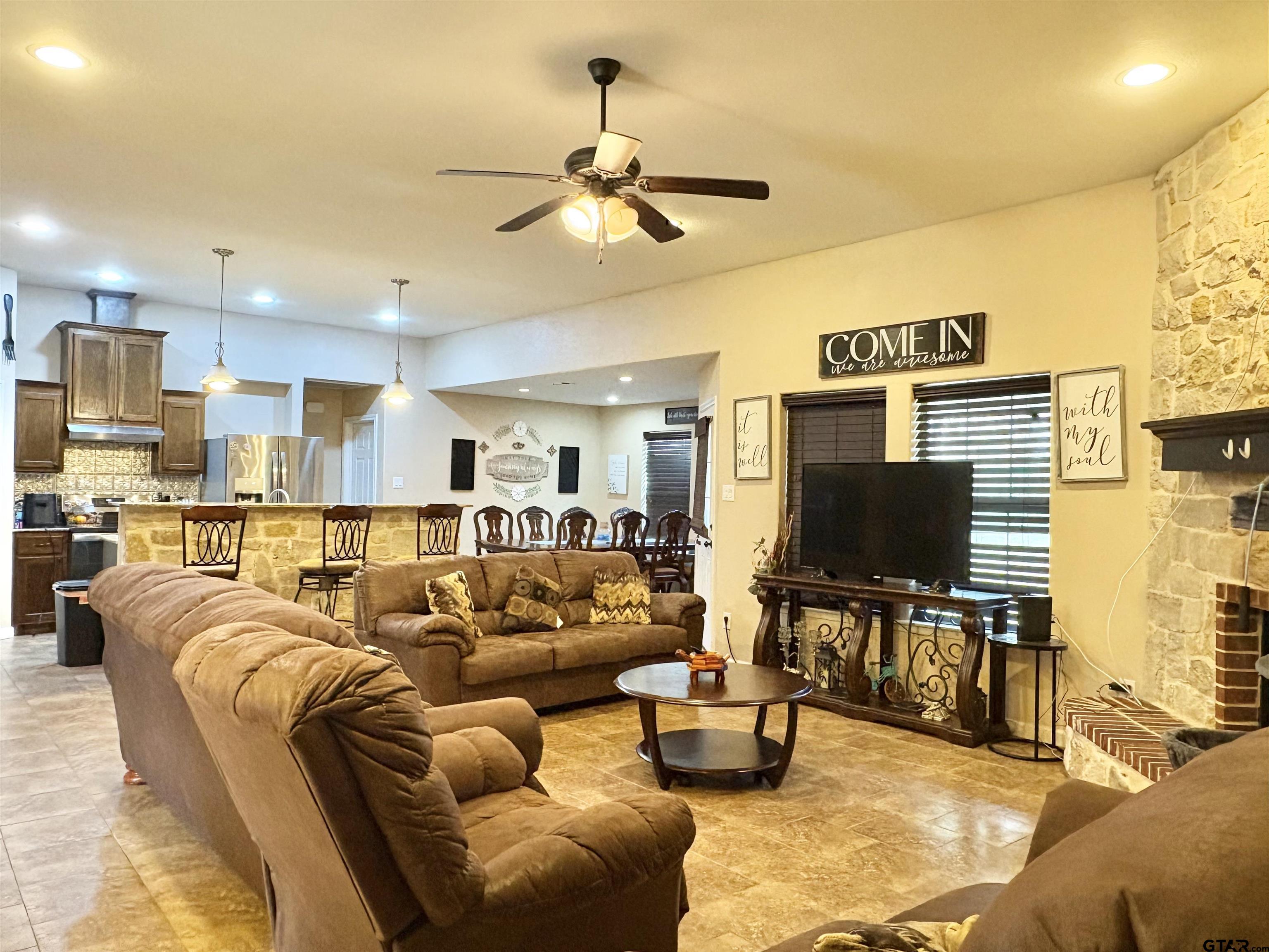 28 County Road 3101 Pittsburg, TX 75686 - Photo 6 of 39 a living room with furniture and a flat screen tv