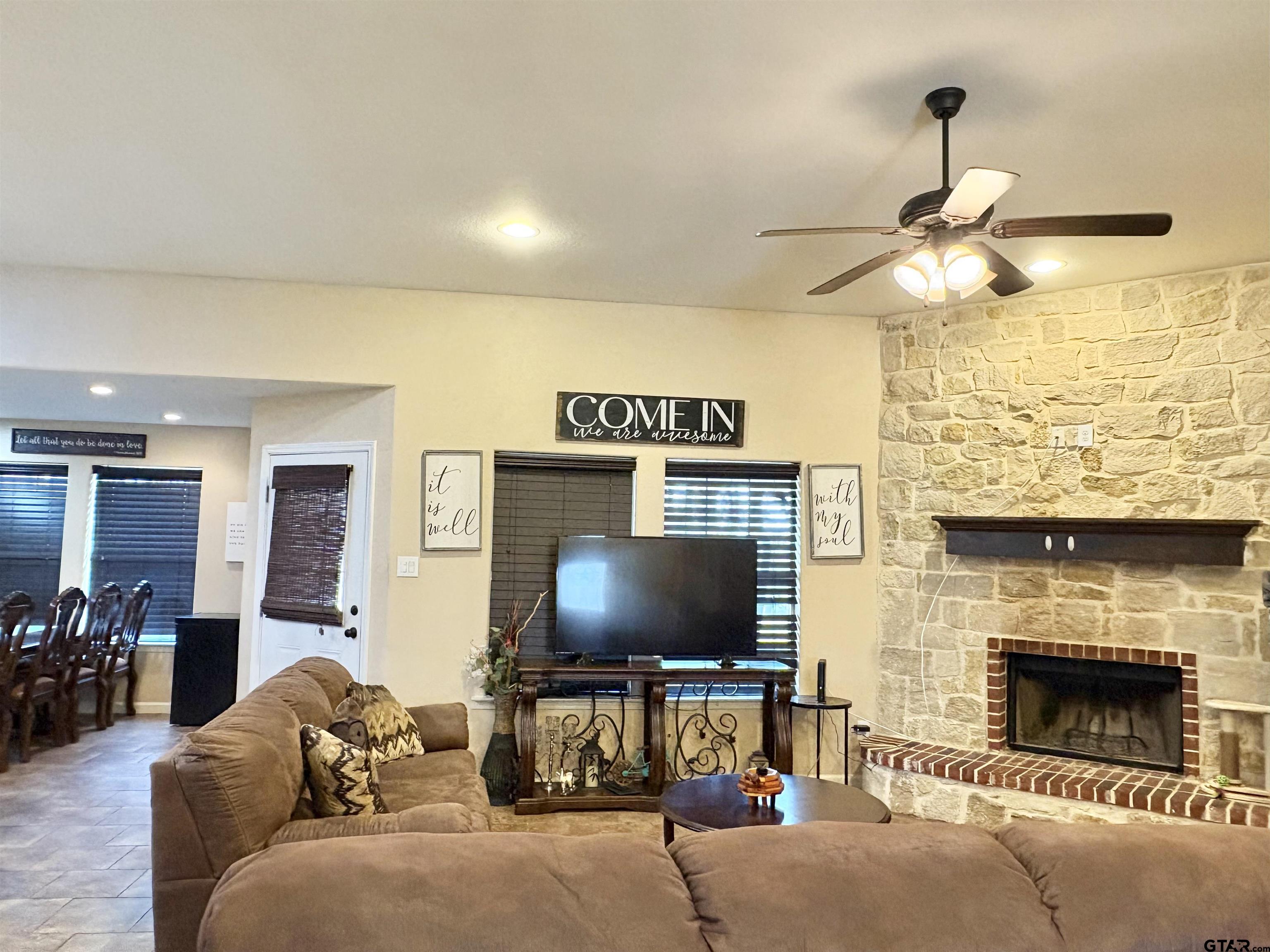 28 County Road 3101 Pittsburg, TX 75686 - Photo 7 of 39 a living room with furniture and a flat screen tv