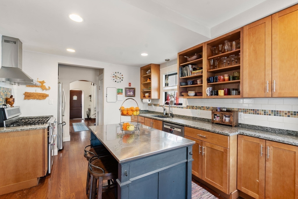 125 Bonad Road Brookline, MA 02467 - Photo 8 of 36