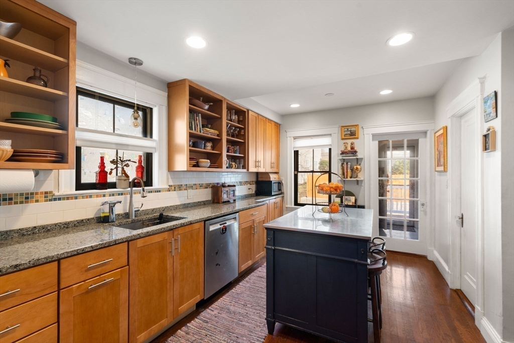 125 Bonad Road Brookline, MA 02467 - Photo 9 of 36