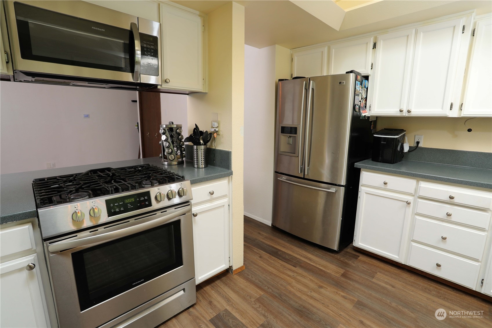 12503 Issaquah-Hobart Road Southeast Issaquah, WA 98027 - Photo 19 of 39 a kitchen with stainless steel appliances a stove a microwave and a refrigerator