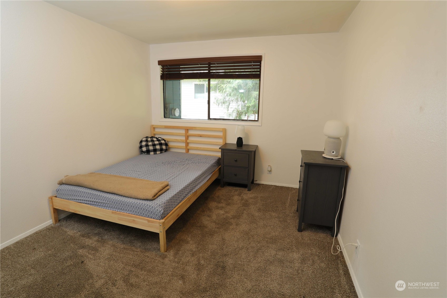 12503 Issaquah-Hobart Road Southeast Issaquah, WA 98027 - Photo 28 of 39 a room with pool table and a window