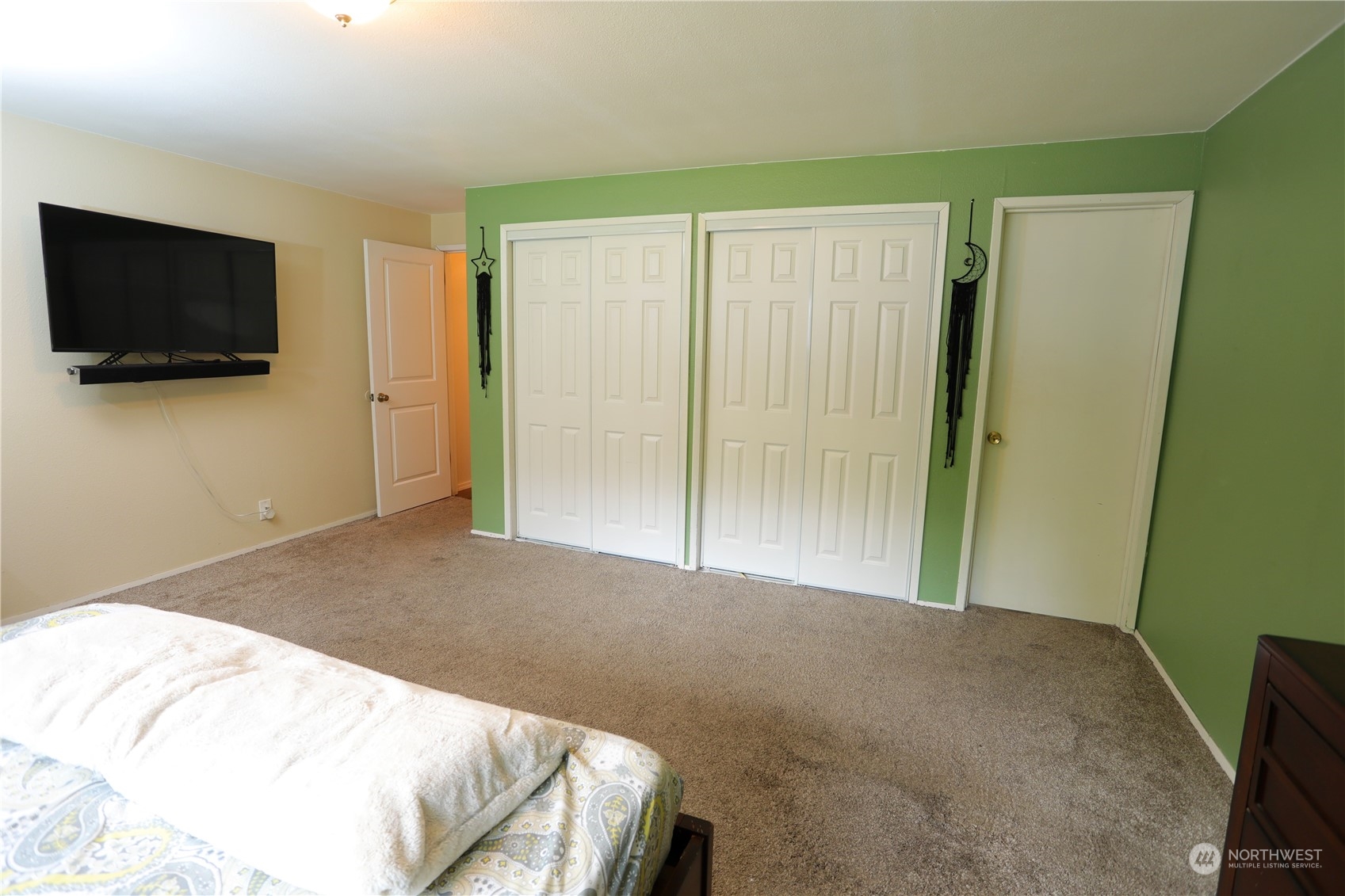 12503 Issaquah-Hobart Road Southeast Issaquah, WA 98027 - Photo 32 of 39 a bedroom with a bed and a flat screen tv