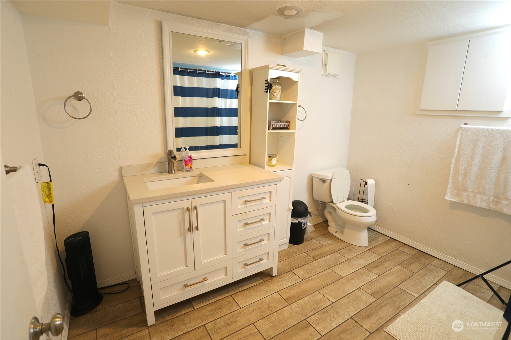 12503 Issaquah-Hobart Road Southeast Issaquah, WA 98027 - Photo 35 of 39 a bathroom with a sink a toilet and a large mirror
