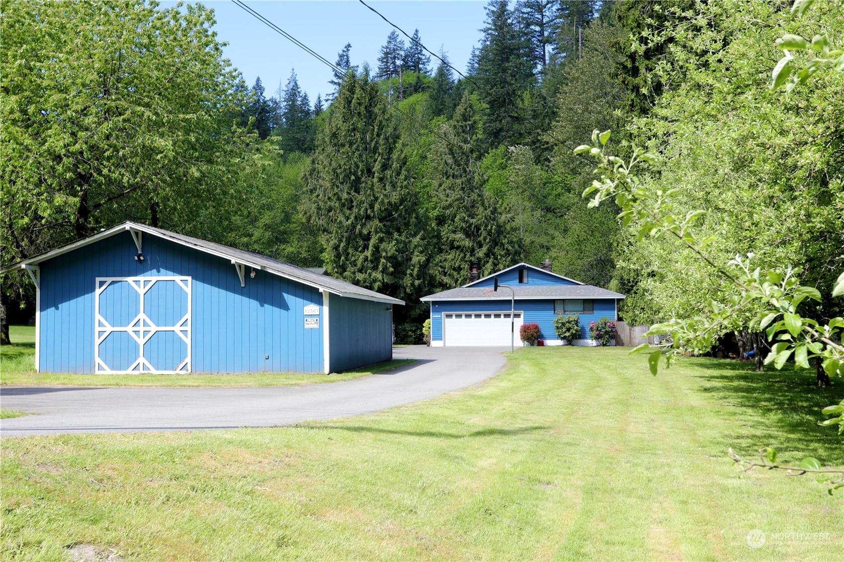 12503 Issaquah-Hobart Road Southeast Issaquah, WA 98027 - Photo 5 of 39 a front view of a house with a yard