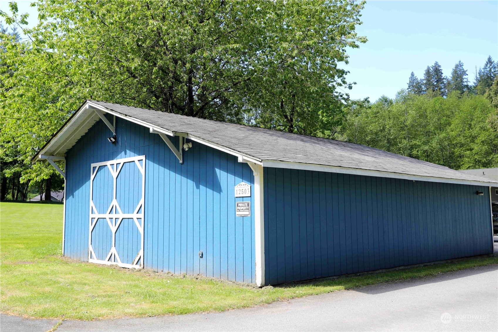 12503 Issaquah-Hobart Road Southeast Issaquah, WA 98027 - Photo 9 of 39 a view of back yard of the house