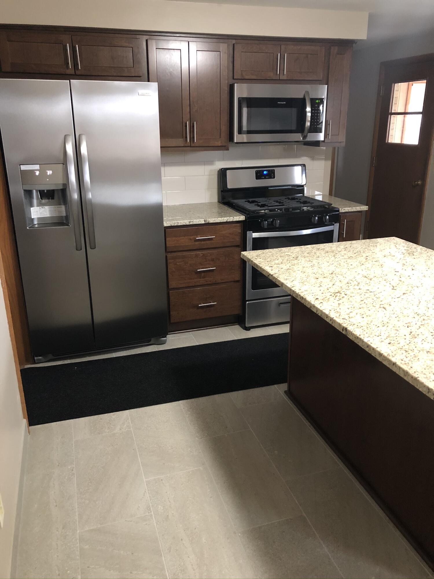 3432 87th Street Kenosha, WI 53142 - Photo 3 of 13 IMG_5935