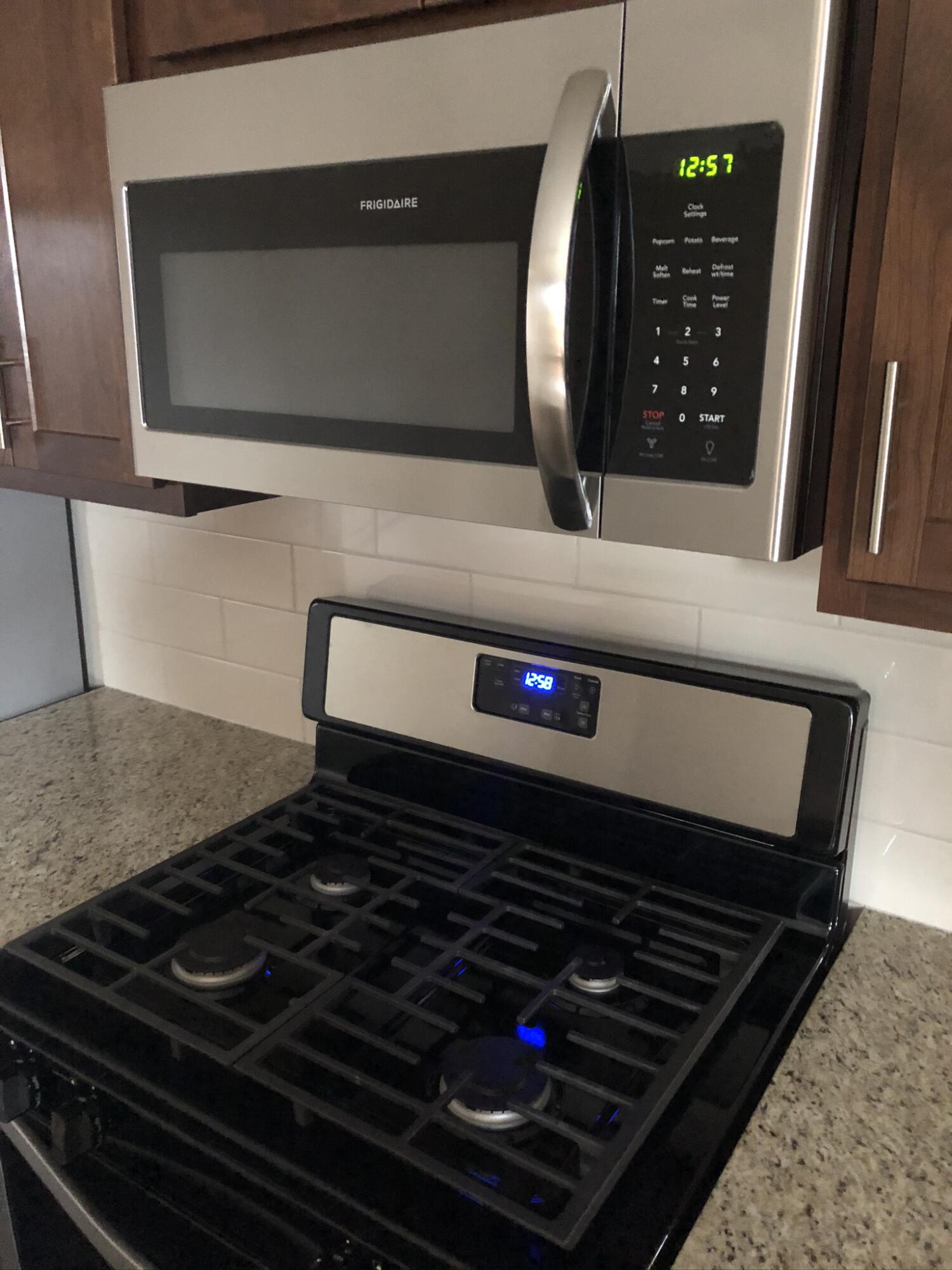 3432 87th Street Kenosha, WI 53142 - Photo 5 of 13 IMG_5927