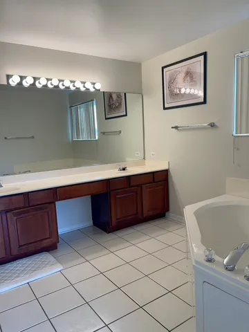 $3,500 | 2205 Clipper Court, Elgin, IL 60123