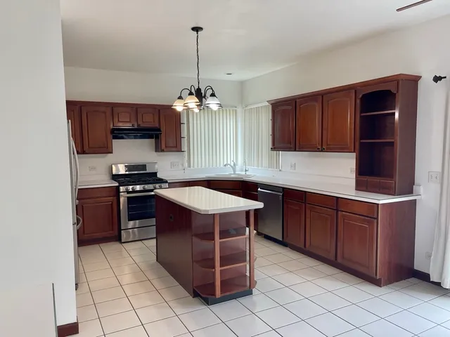 $3,500 | 2205 Clipper Court, Elgin, IL 60123