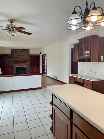 $3,500 | 2205 Clipper Court, Elgin, IL 60123