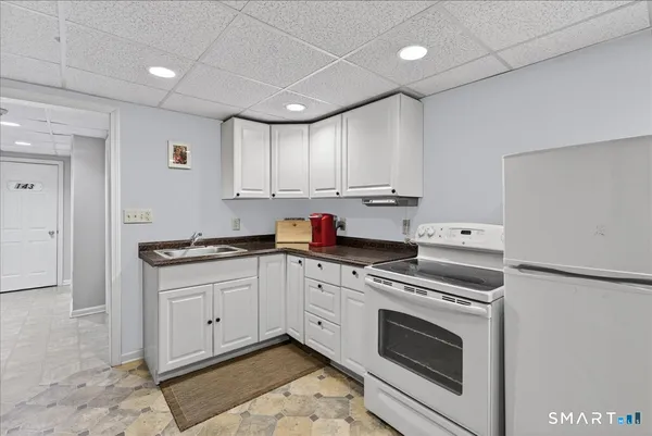 $439,900 | 68 Lynn Drive, Meriden, CT 06451