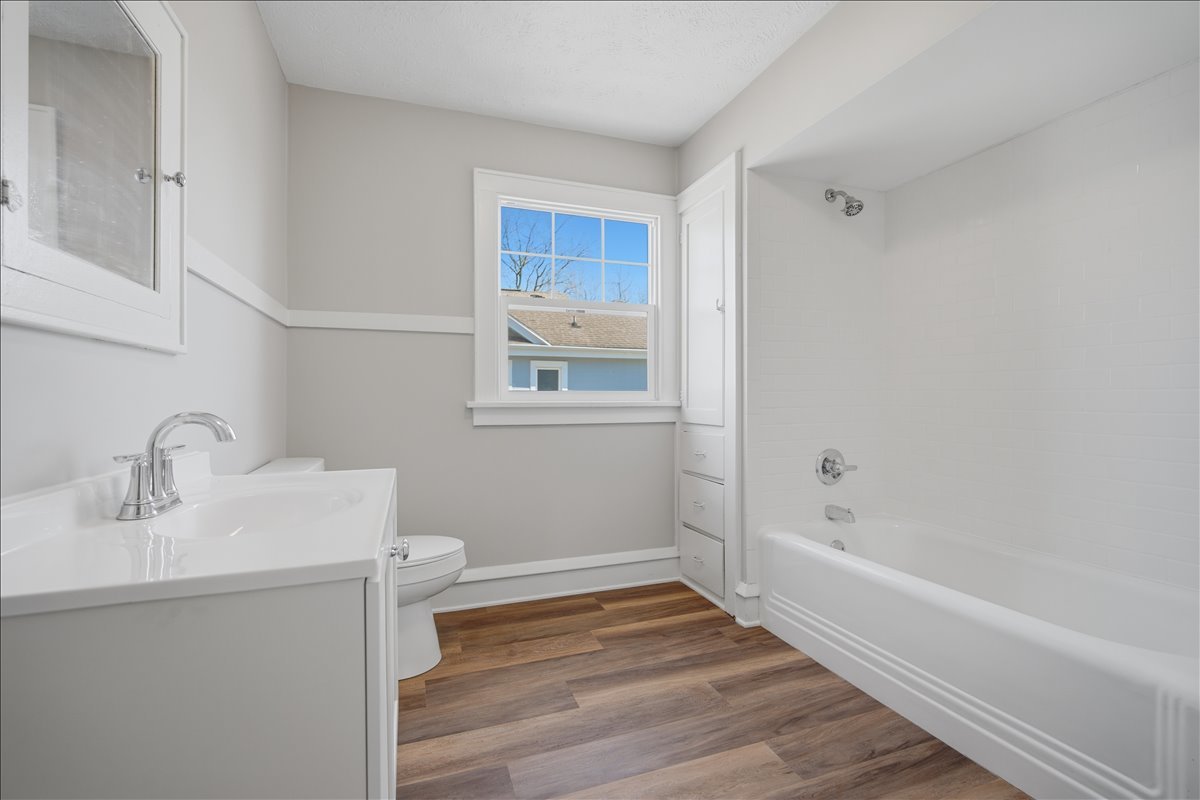 503 East Chestnut Street Bloomington, IL 61701 - Photo 13 of 24 a bathroom with a sink toilet vanity and bathtub
