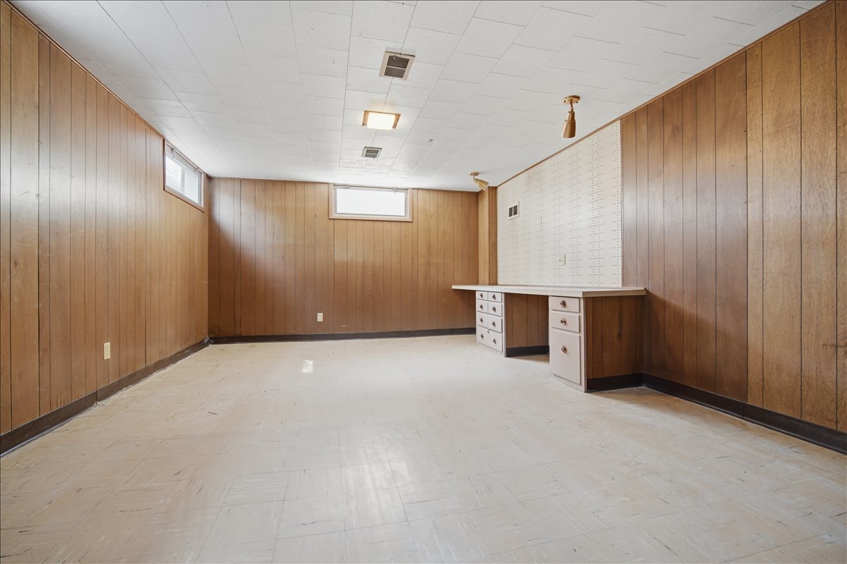503 East Chestnut Street Bloomington, IL 61701 - Photo 19 of 24 an empty room with closet and windows