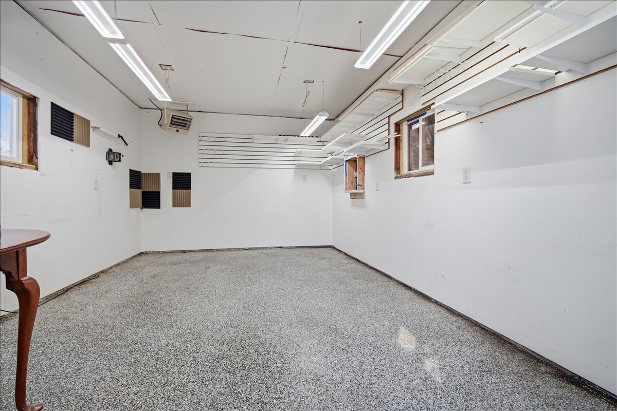 503 East Chestnut Street Bloomington, IL 61701 - Photo 21 of 24 a view of an empty room