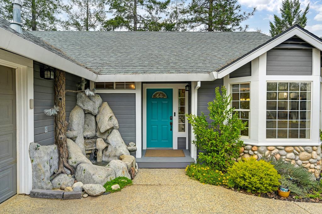 1149 Swanson Lane Colfax, CA 95713 - Photo 3 of 52 a front view of a house with a garden
