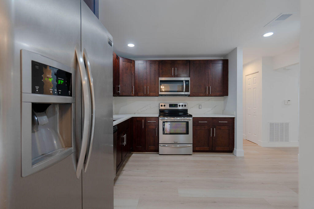 5710 Coach House Circle, Unit G Boca Raton, FL 33486 - Photo 7 of 24 DSC08393
