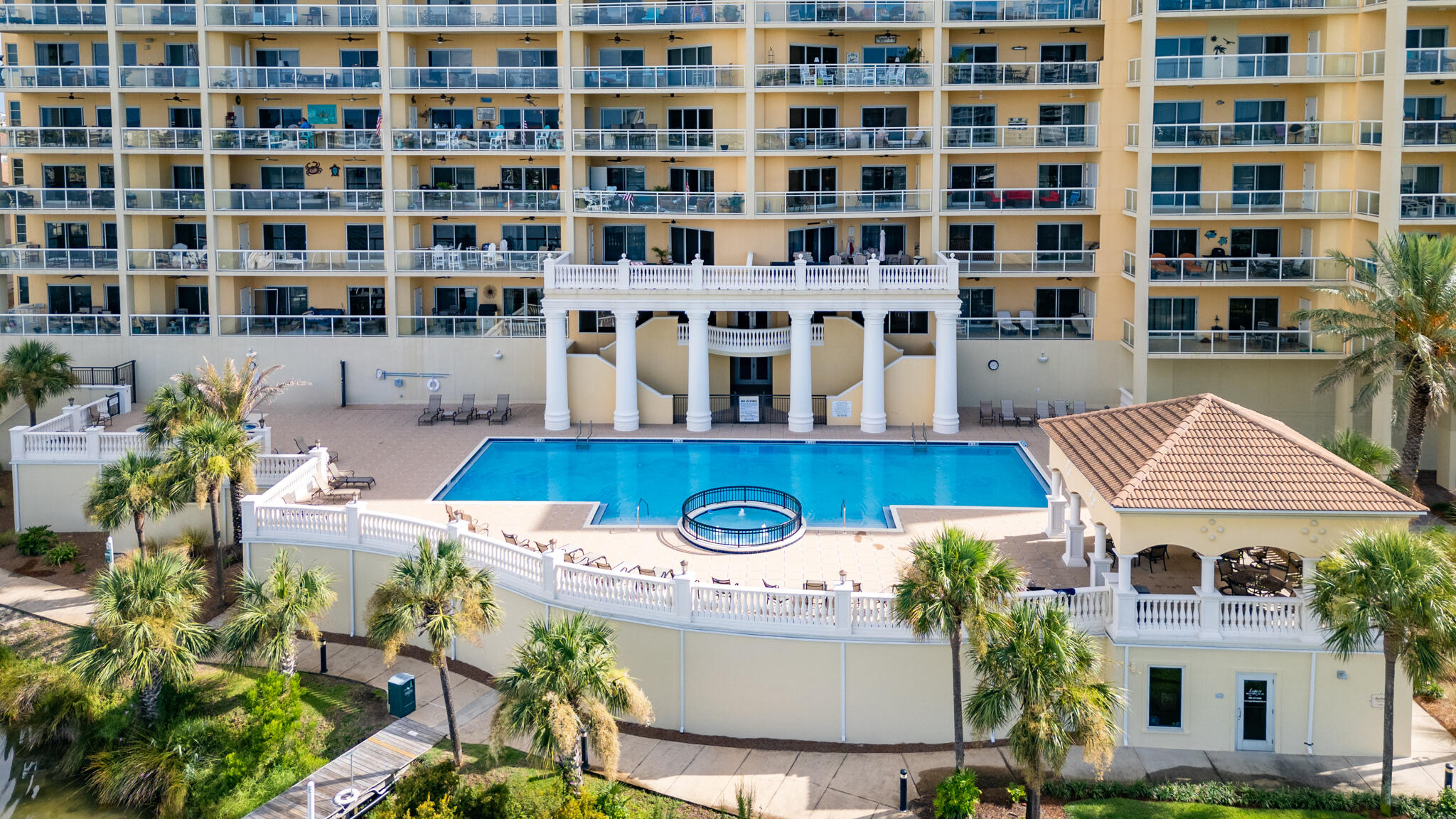 770 Harbor Boulevard, Unit 7E Destin, FL 32541 - Photo 35 of 50 a living room with a couch and a potted plant
