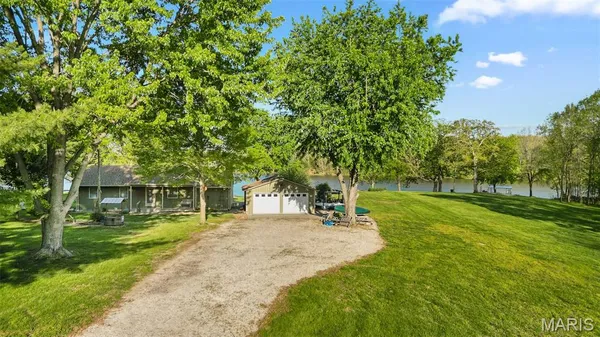 $329,900 | 28 Log Lane, Irving, IL 62051