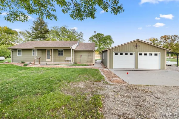 $329,900 | 28 Log Lane, Irving, IL 62051