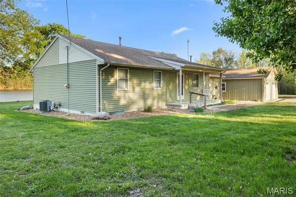 $329,900 | 28 Log Lane, Irving, IL 62051
