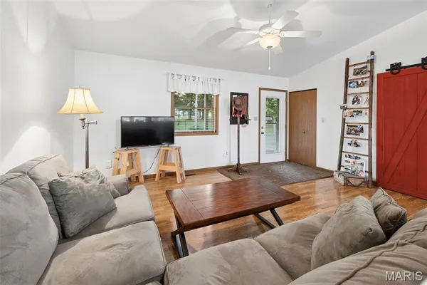 $329,900 | 28 Log Lane, Irving, IL 62051