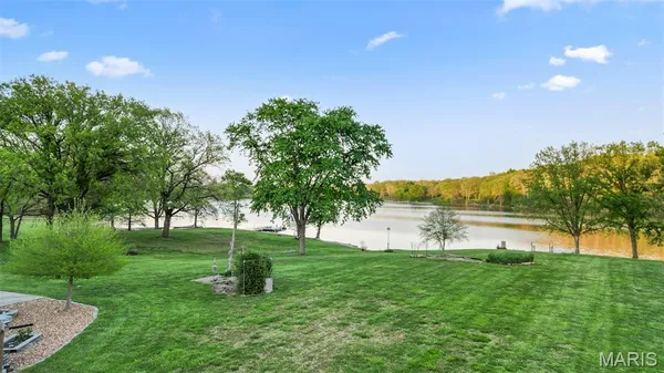 $329,900 | 28 Log Lane, Irving, IL 62051
